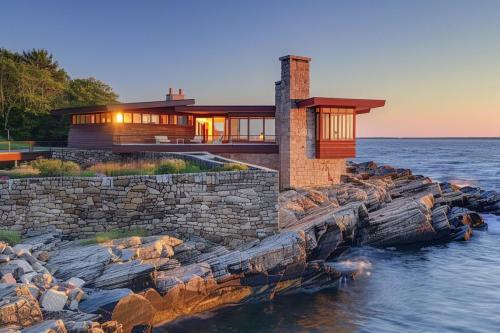 Usonian-inspired home on a craggy New England seashore